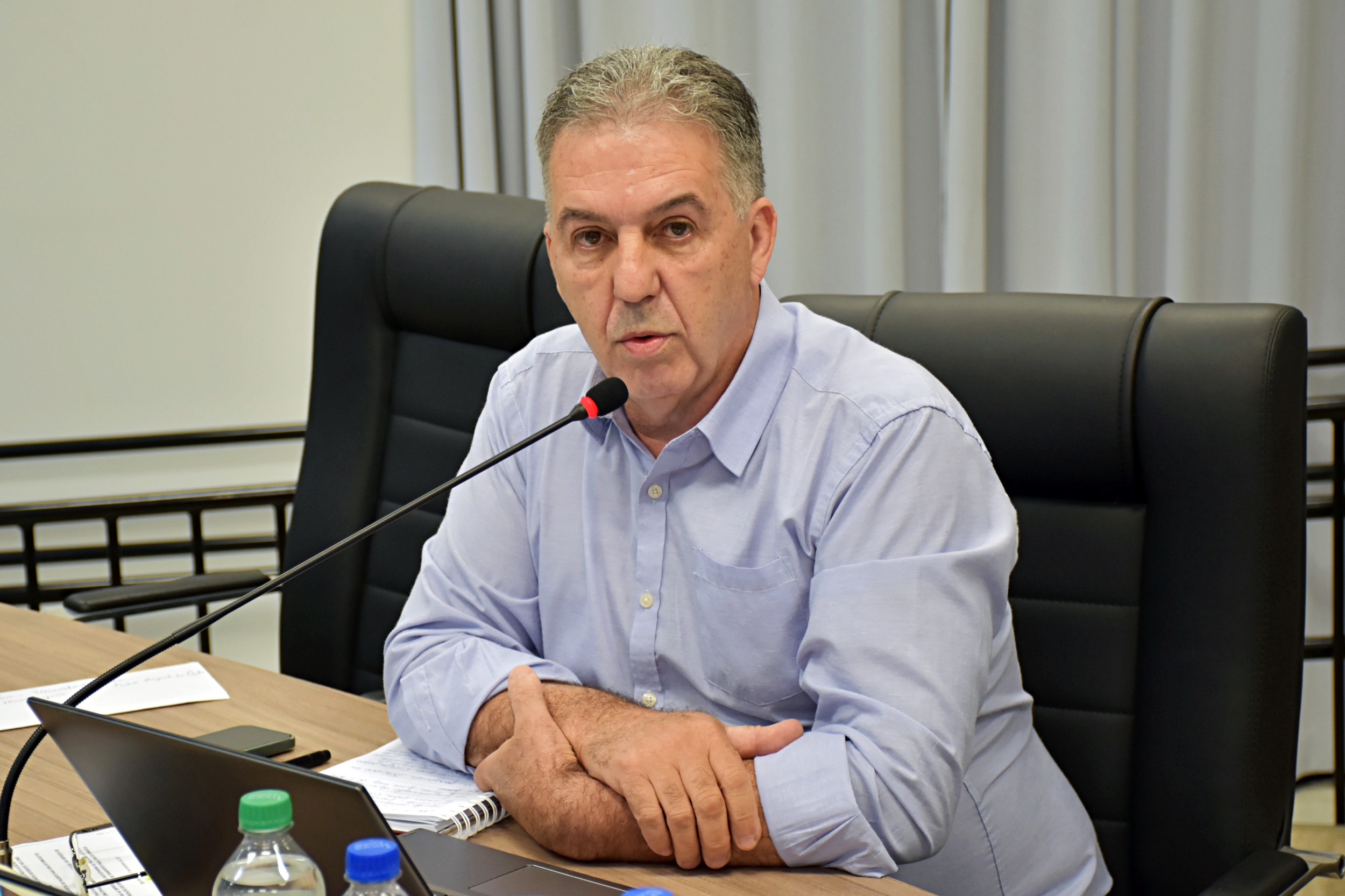 Carlos Agostini questiona sobre terceirização do transporte de pacientes